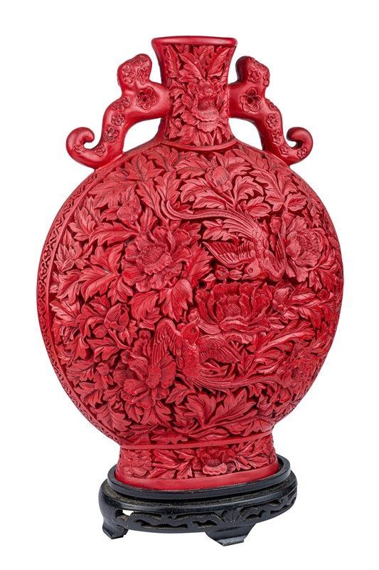 Two-sided flask in red lacquer