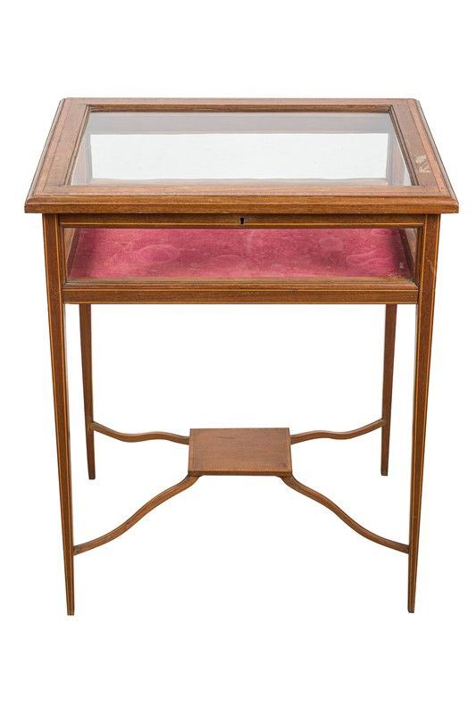 Mahogany showcase table
