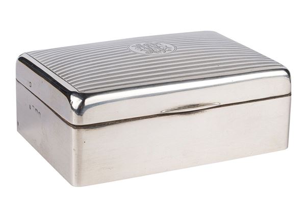 Jewelery box in silver and wood