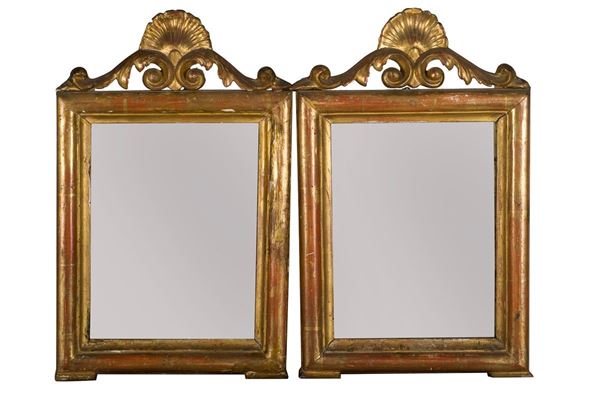 Coppia di specchierine con cornice in legno dorato