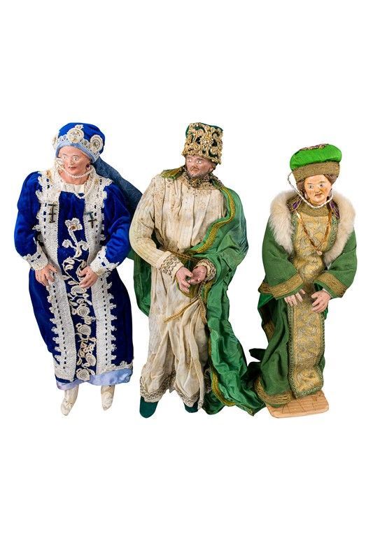 Lot of three nativity figurines