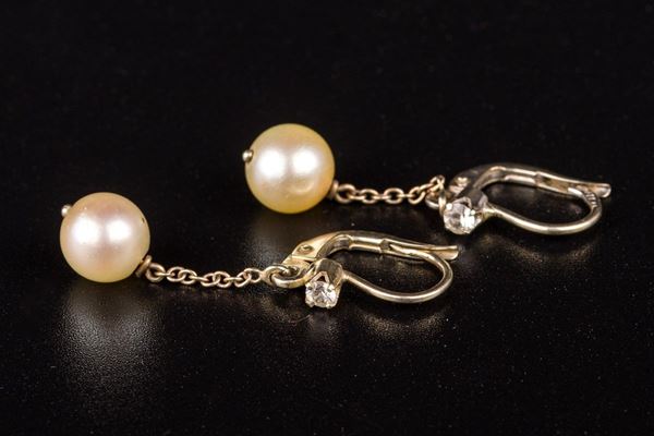 Pair of 750 white gold earrings