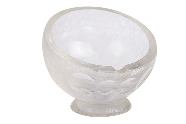 Design ashtray in cut crystal