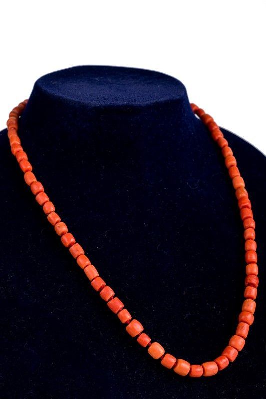 Red degrad&#233; Mediterranean coral necklace