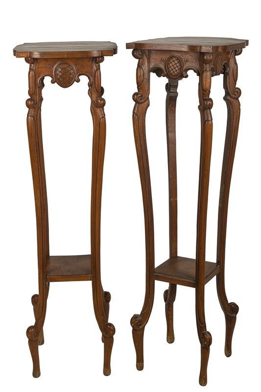 Lot of two pedestals