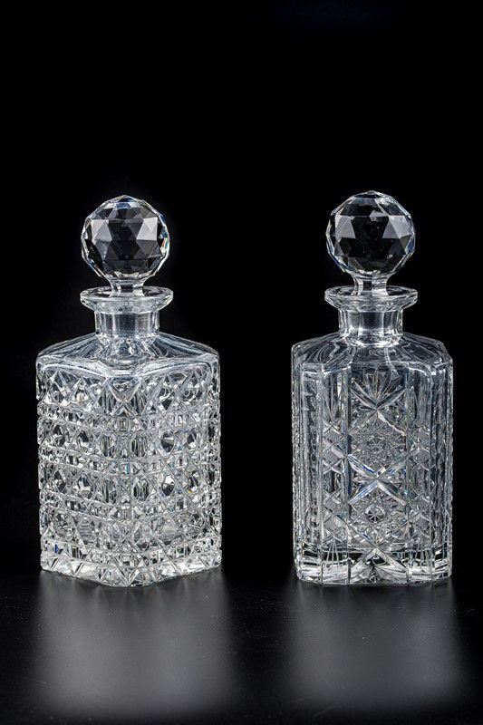 Lot of two liqueur bottles in counter-cut crystal