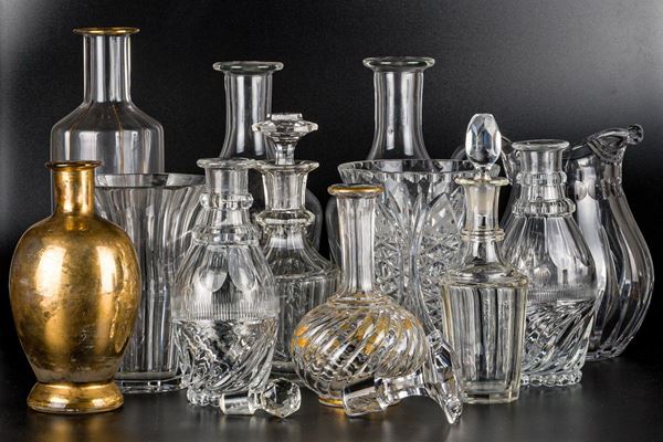 Lot of twelve objects and three glass and crystal caps