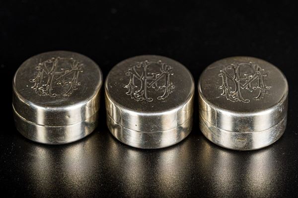 Lotto di tre portapillole in argento 800
