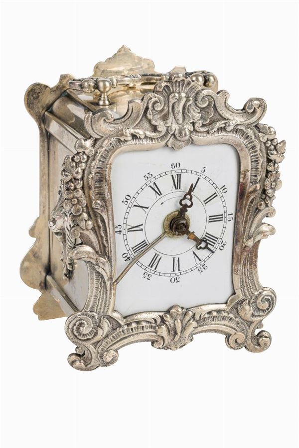 Alarm clock in silver metal
