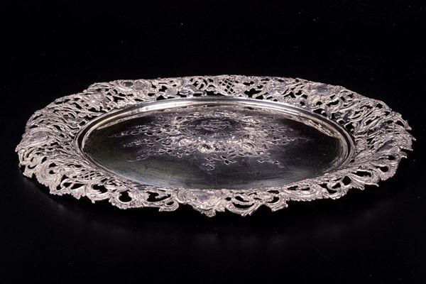 Decorative plate in silver