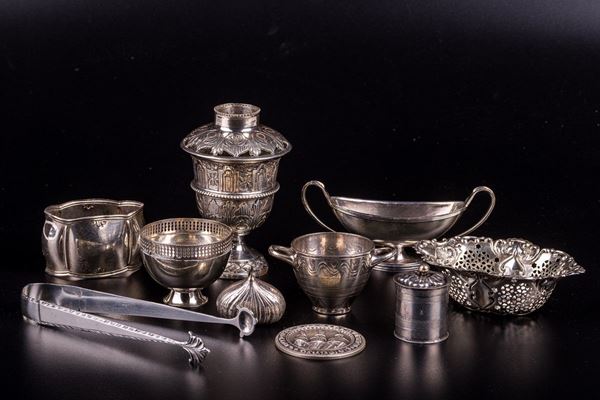 Lotto di 10 oggetti in argento
