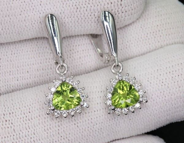 Pair of 925 silver earrings with zircons and natural peridot