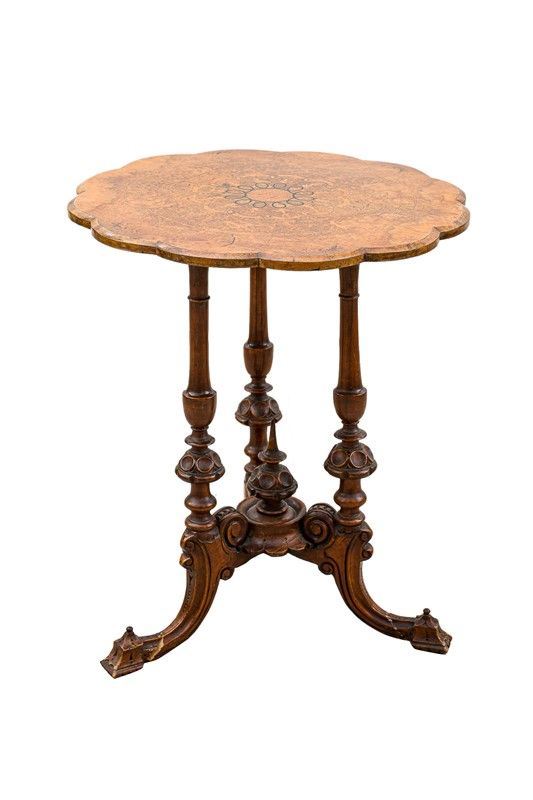 Round shaped table