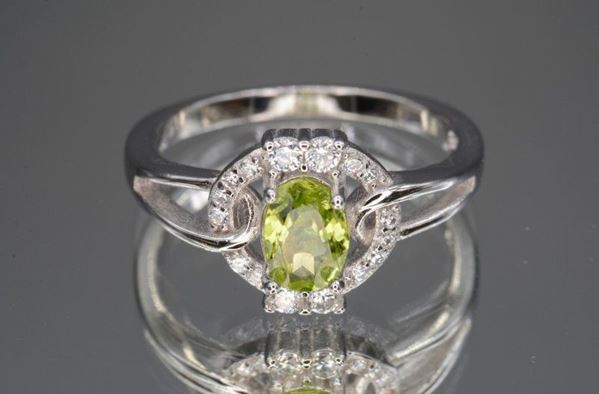 925 silver ring with peridot and zircons