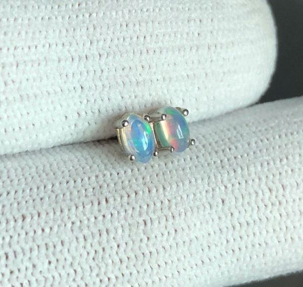 Pair of 925 silver earrings with white Welo opals