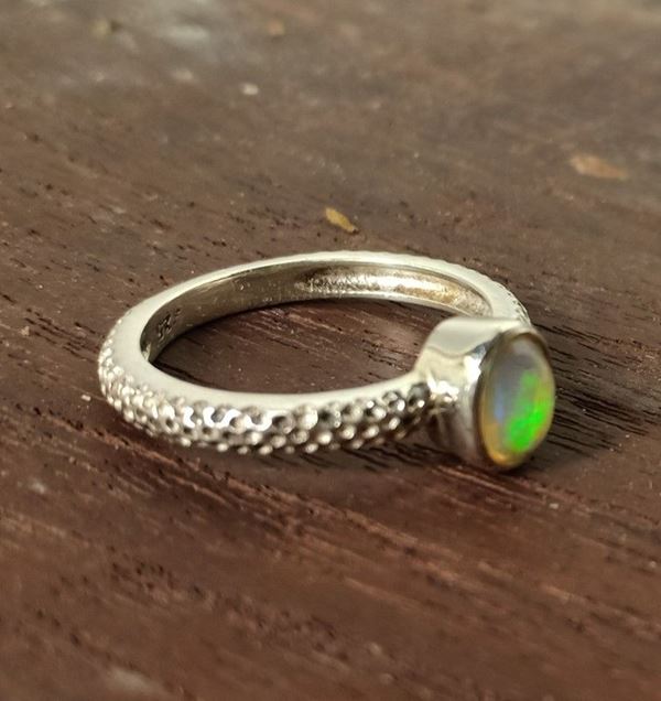 925 silver ring with Welo opal