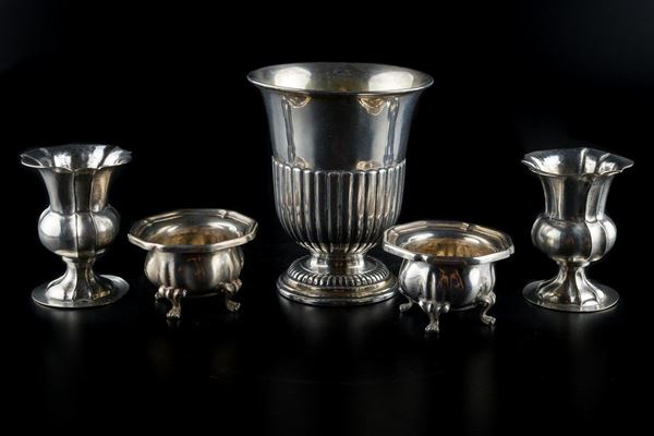 Lotto di cinque oggetti in argento 800