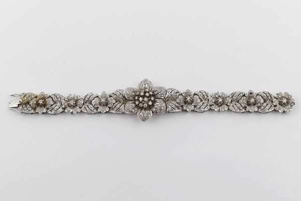 Important bracelet in white gold and diamonds