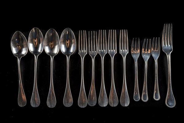 Lotto di quattro cucchiai, sei forchette e tre forchettine in argento 