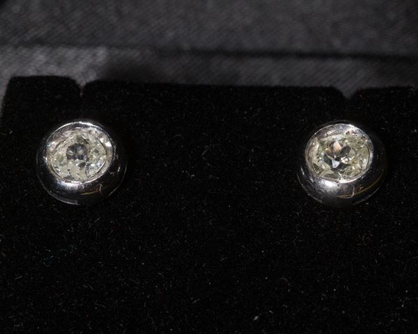 Paio di orecchini in oro 750 con diamanti