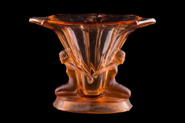Walther &amp; Sonhe - Pink glass Windsor vase