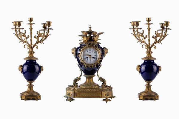 Triptych in gilded bronze and cobalt blue porcelain