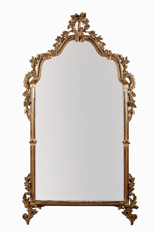 Mirror in gilded wood