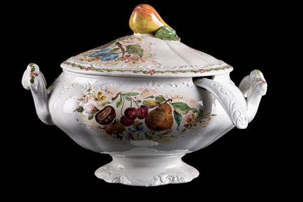 Tureen and ladle