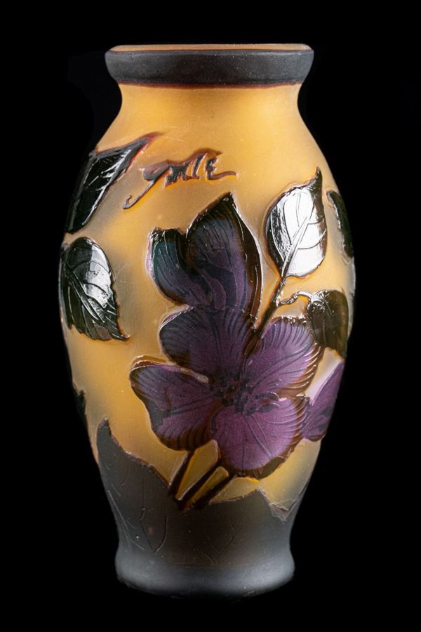 Amber-colored glass paste vase
