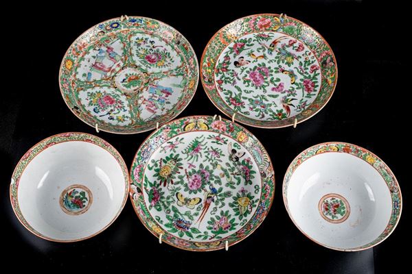 Pair of bowls with plate
