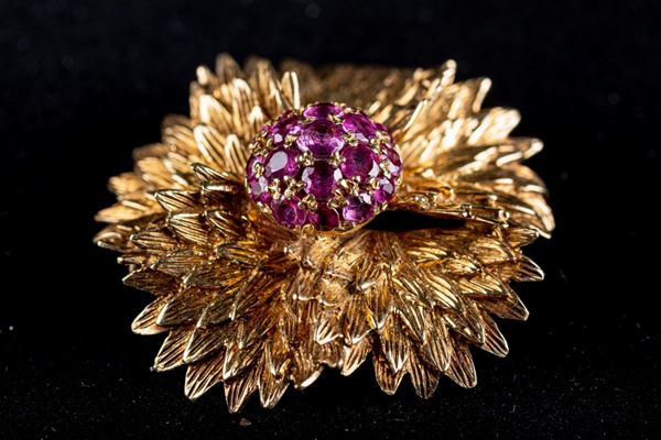 Brooch in 18kt yellow gold