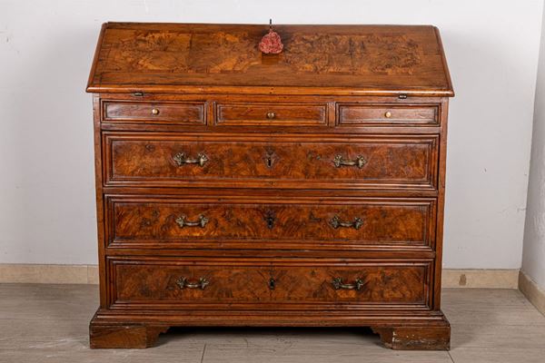Drop-leaf chest of drawers