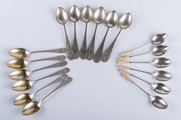 Lotto di 18 cucchiaini in argento