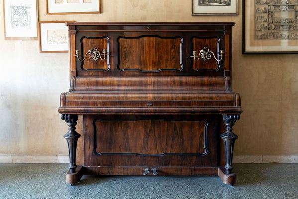 Upright piano with crossed strings