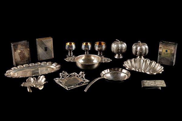 Lotto di 15 oggetti in argento