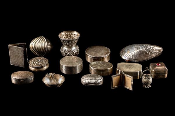 Lotto di 15 oggetti in argento 800/1000