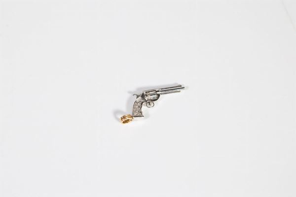 pendant in white and rose gold in the shape of a gun