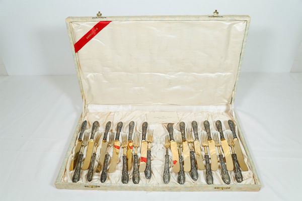 Lot of 12 forks and 12 dessert knives in 800/1000 silver