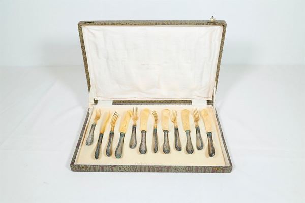Lot of 6 knives and 6 dessert forks in 800/1000 silver  - Auction Fine art and furniture with a selection of old masters from a private collector - DAMS Casa d'Aste