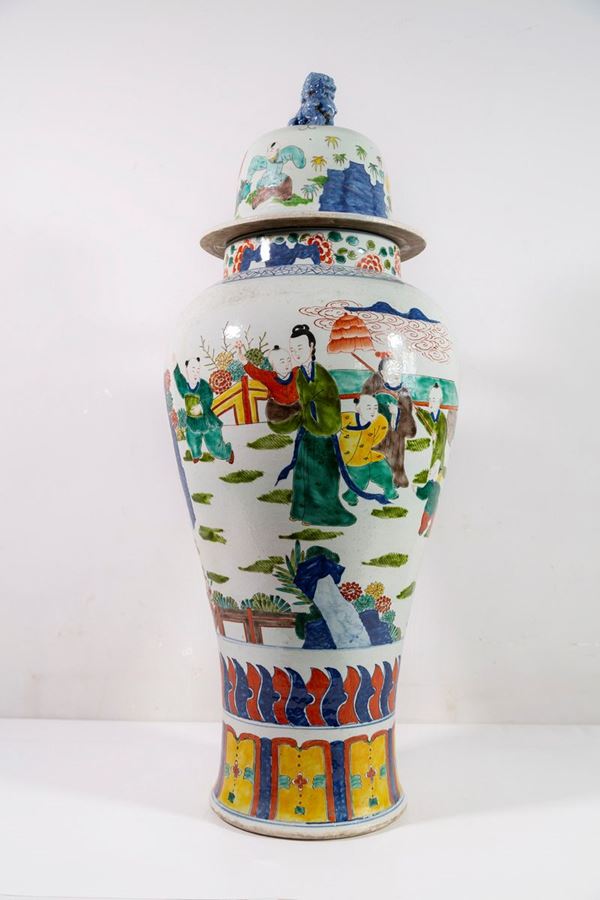 Vaso in porcellana  (Cina, fine XIX - inizi XX secolo)  - Asta Fine Art e arredi con una selezione di opere proveniente da un collezionista privato - DAMS Casa d'Aste