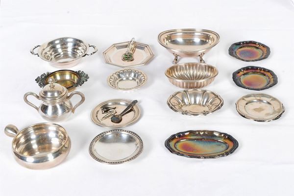 Lotto di 21 oggetti in argento 800/1000  (Seconda metà XX secolo)  - Asta Fine art e arredi provenienti da collezionisti privati - DAMS Casa d'Aste