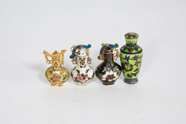 Lotto di 4 snuff bottles  (Estremo Oriente, metà XX secolo)  - Asta Fine art e arredi provenienti da collezionisti privati - DAMS Casa d'Aste