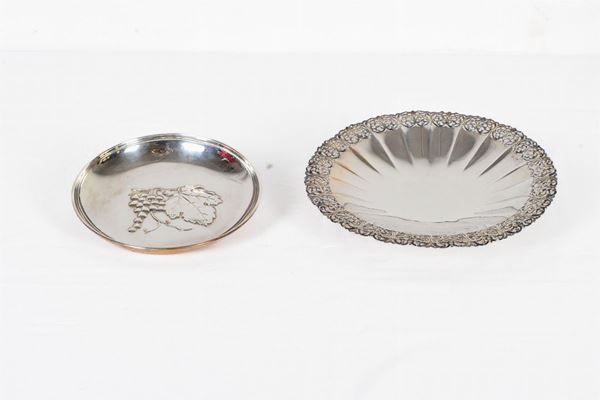 Lot of two centerpiece plates in 800/1000 silver