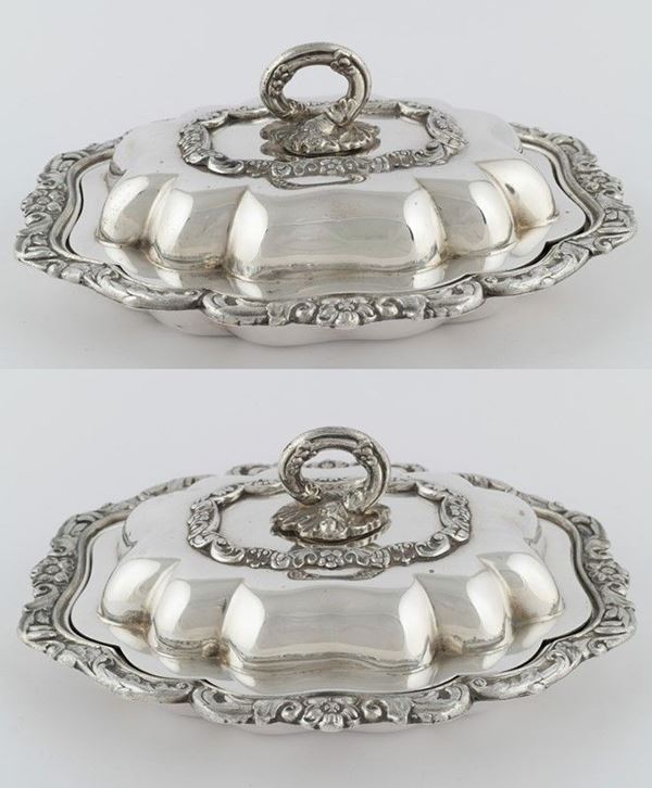 Pair of chafing dishes in silver metal