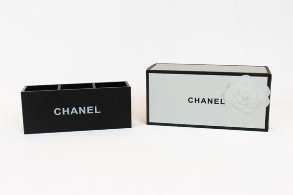 "Chanel" brush holder  - Auction ONLINE TIMED AUCTION - CHRISTMAS EDITION - DAMS Casa d'Aste