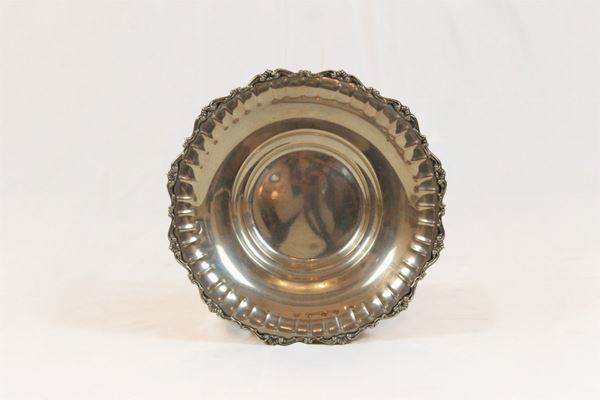 Centerpiece plate in 800/1000 silver  (Italy, second half of the 20th century)  - Auction Antique and modern furnishings from illustrious Roman collections - DAMS Casa d'Aste