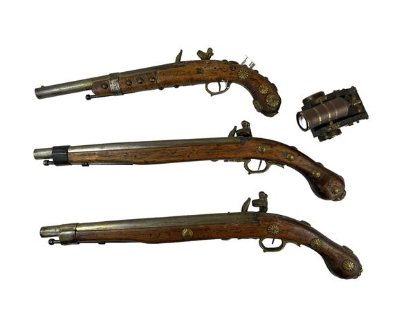 Modellini di 3 pistole e un cannoncino 