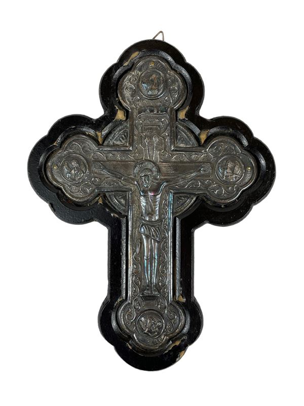 Croce da parete in lamina d'argento