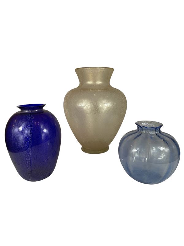Lotto di tre vasi di Murano  (Seconda metà XX secolo)  - Asta Arredamenti Antichi e Moderni - Web Only - DAMS Casa d'Aste
