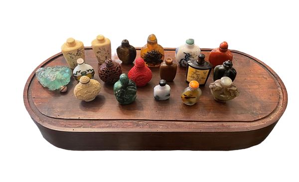 GRUPPO DI 18 SNUFF BOTTLES